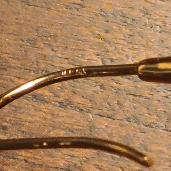 14k yellow gold tear drop earrings. Approximately 3 cm. ( 1.25 inches) long. - Picture 4 of 6